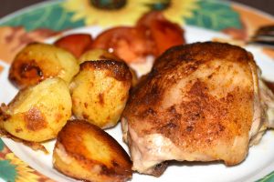 Hähnchenschenkel mit leckeren Ofenkartoffeln