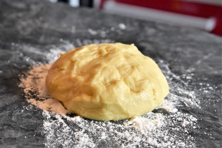 Grundrezept: Hefeteig für Obstblechkuchen - Happi mit Silberschlappi